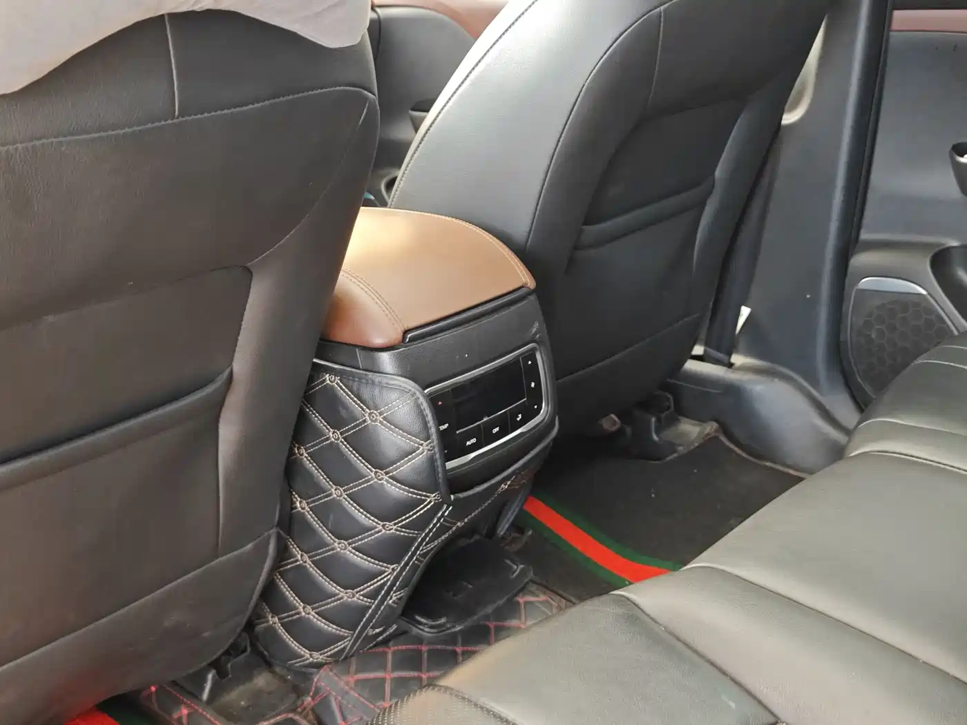 GAC Trumpchi Trumpchi GS8 2017 320T 2WD Luxury Smart Connect (7-seater) фото 24