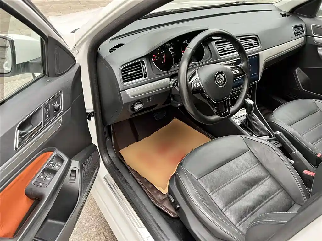 Volkswagen Lavida 2015 230TSI DSG Luxury Edition фото 16