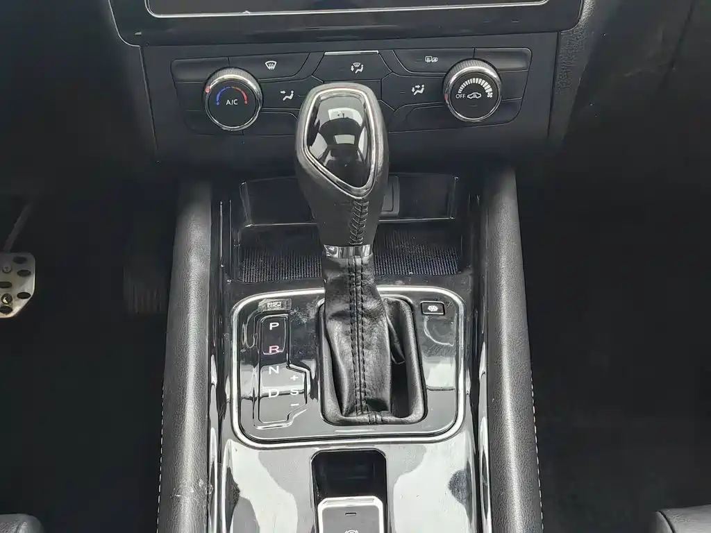 Dongfeng Fengguang Fengguang 580 2016 2016 Facelift 1.5T CVT Comfort