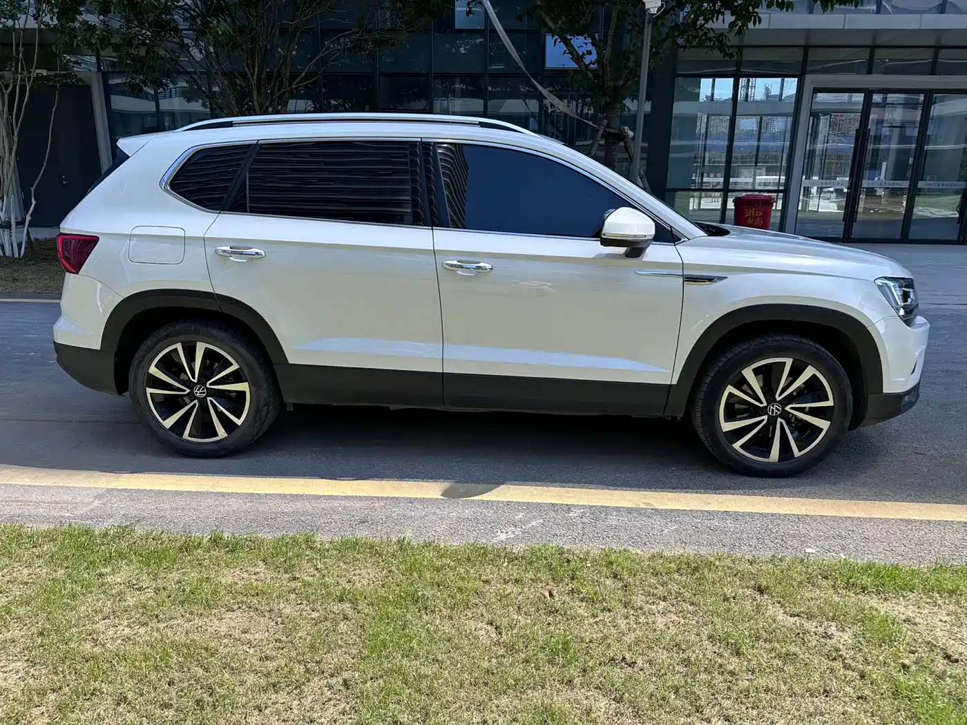 Volkswagen Tharu 2022 280TSI FWD Luxury Edition фото 4