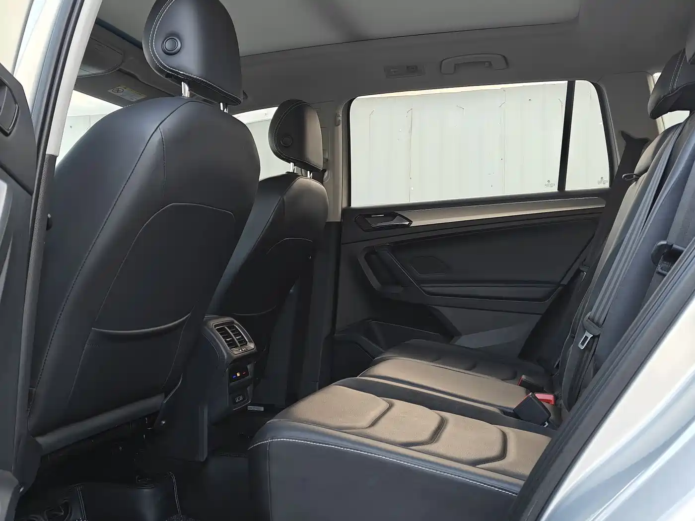 Volkswagen Tiguan L 2018 380TSI Automatic AWD Luxury Edition фото 8