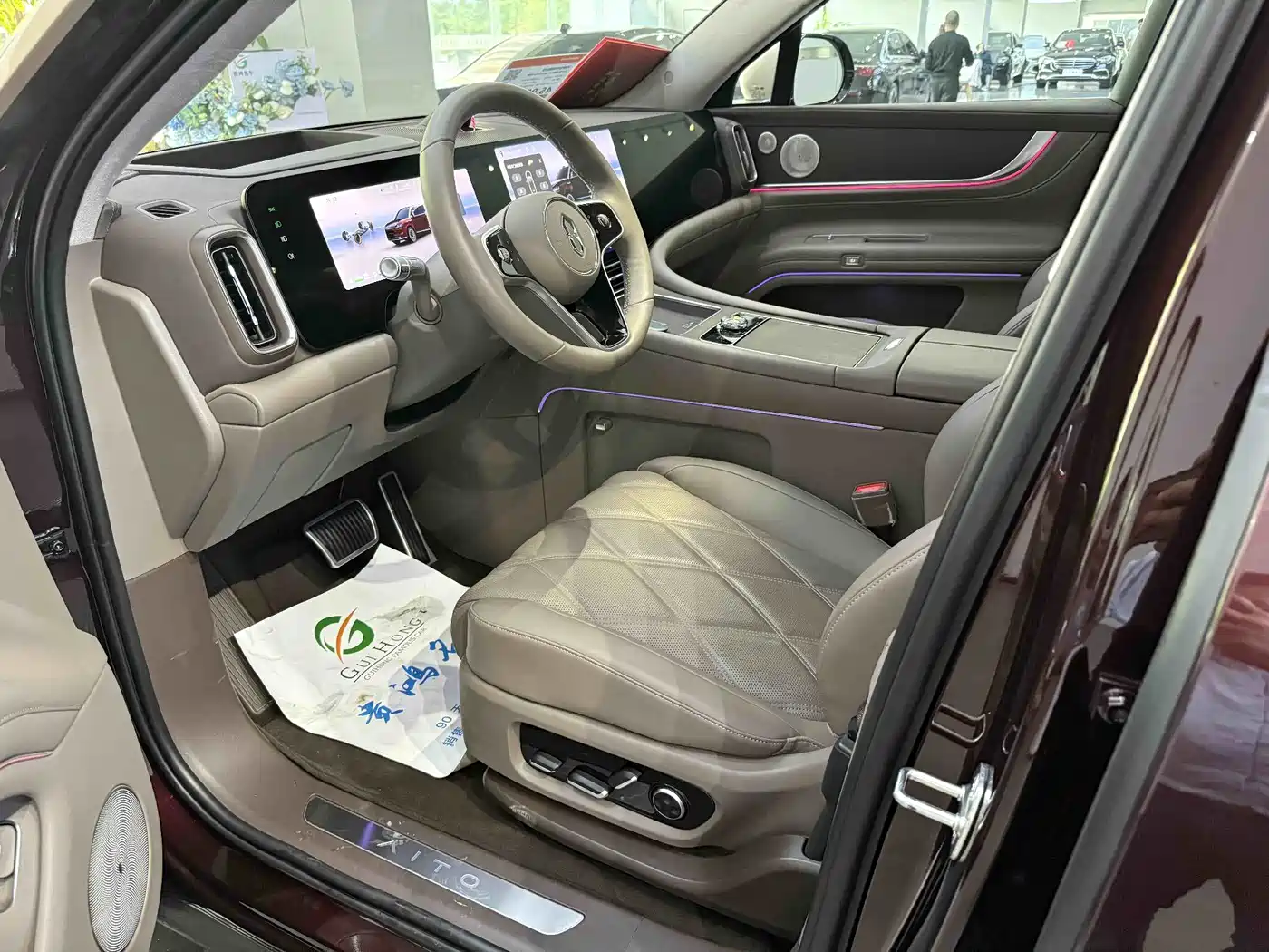 AITO Wenjie AITO M9 2025 Extended Range Max 52kWh 6-Seater фото 5