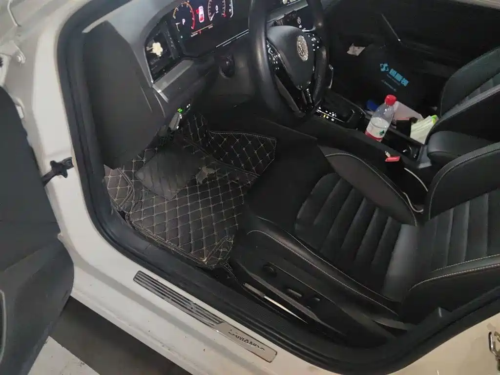 VOLKSWAGEN LINGDU