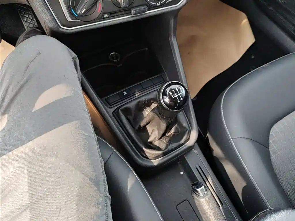 Volkswagen Santana 2018 1.5L Manual Comfort Edition фото 14