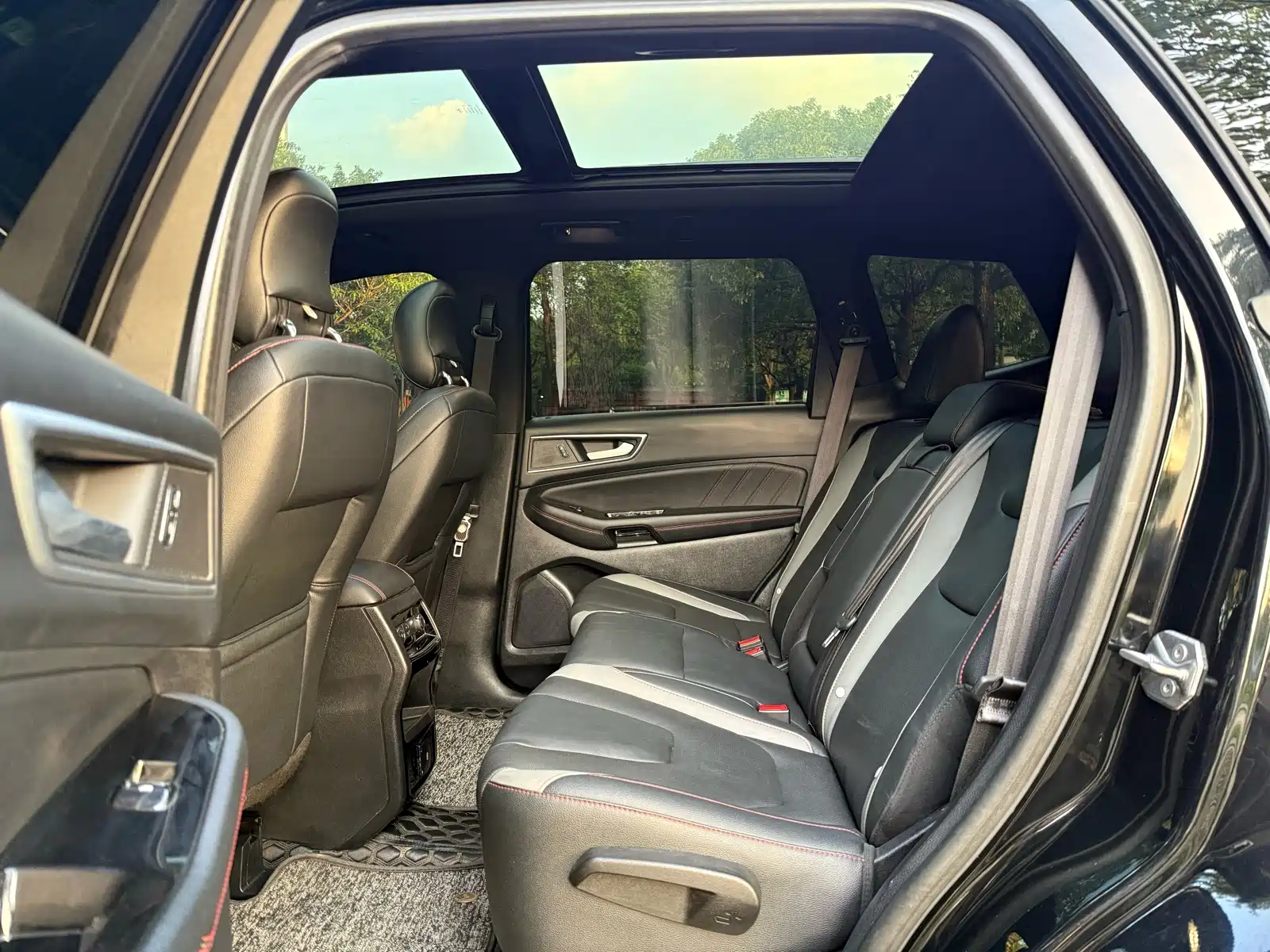 Фото 9 - Ford Edge