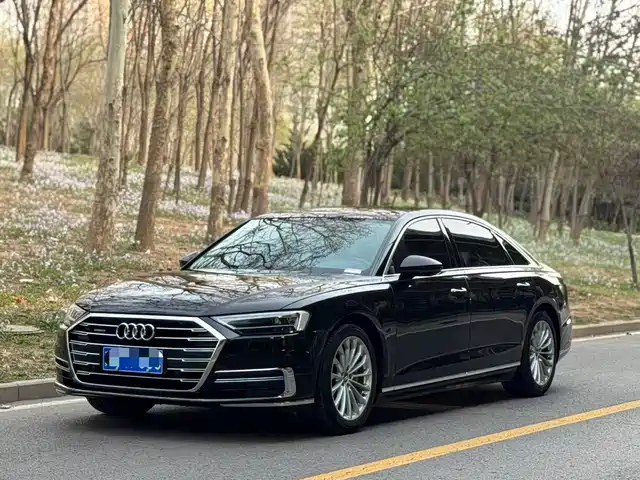 AUDI A8