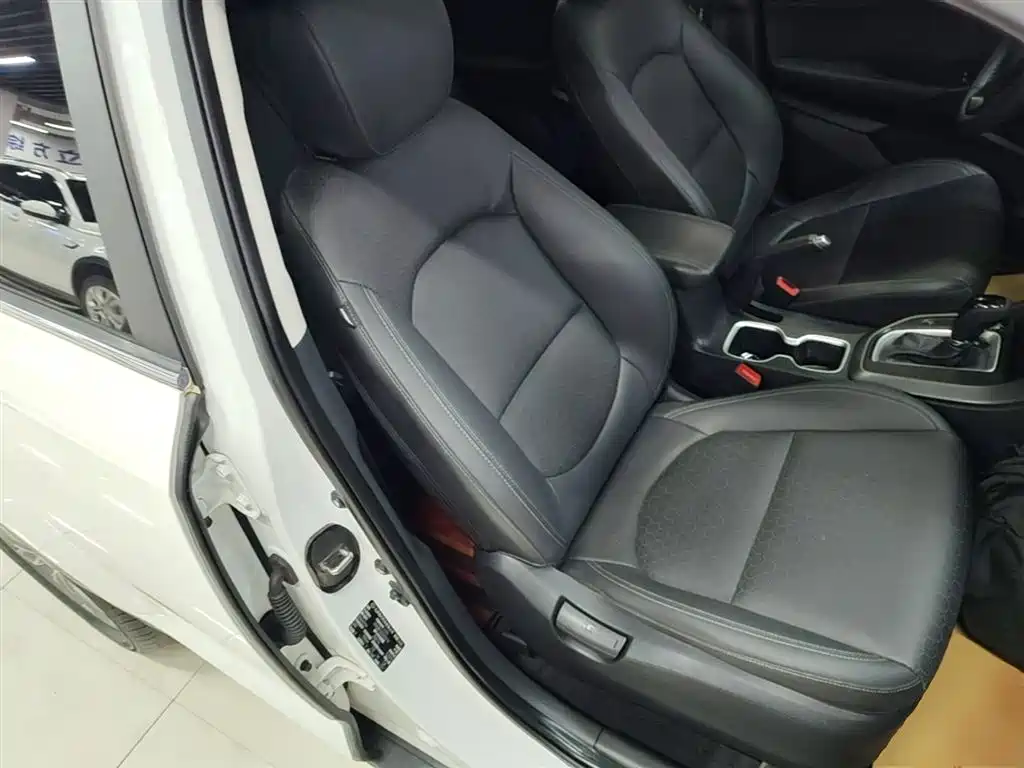 Hyundai Beijing Hyundai ix35 2018 2.0L Automatic 2WD Zhiyong·Enjoyment Edition фото 25