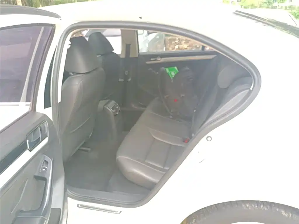 Volkswagen Sagitar 2017 1.6L Automatic Comfort фото 17