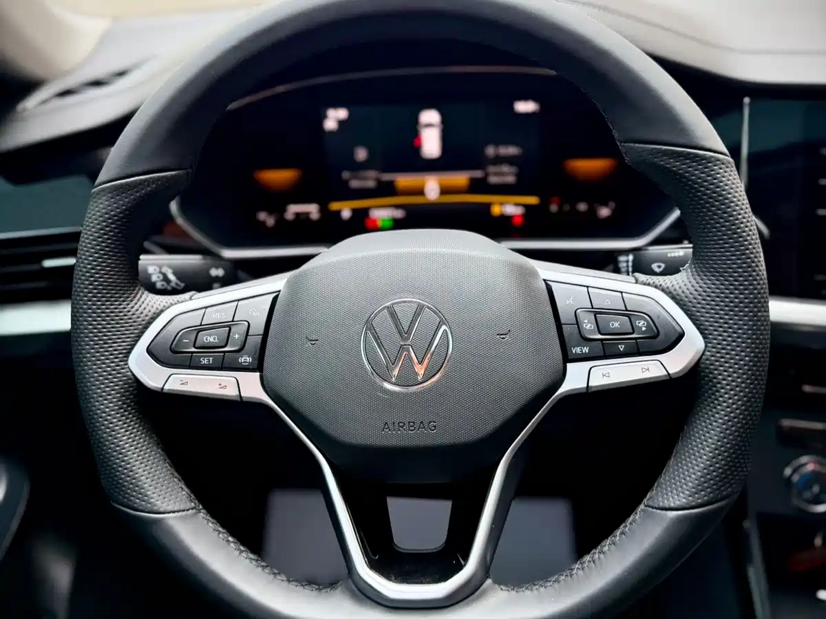 Volkswagen Passat 2022 280TSI Business Edition фото 19