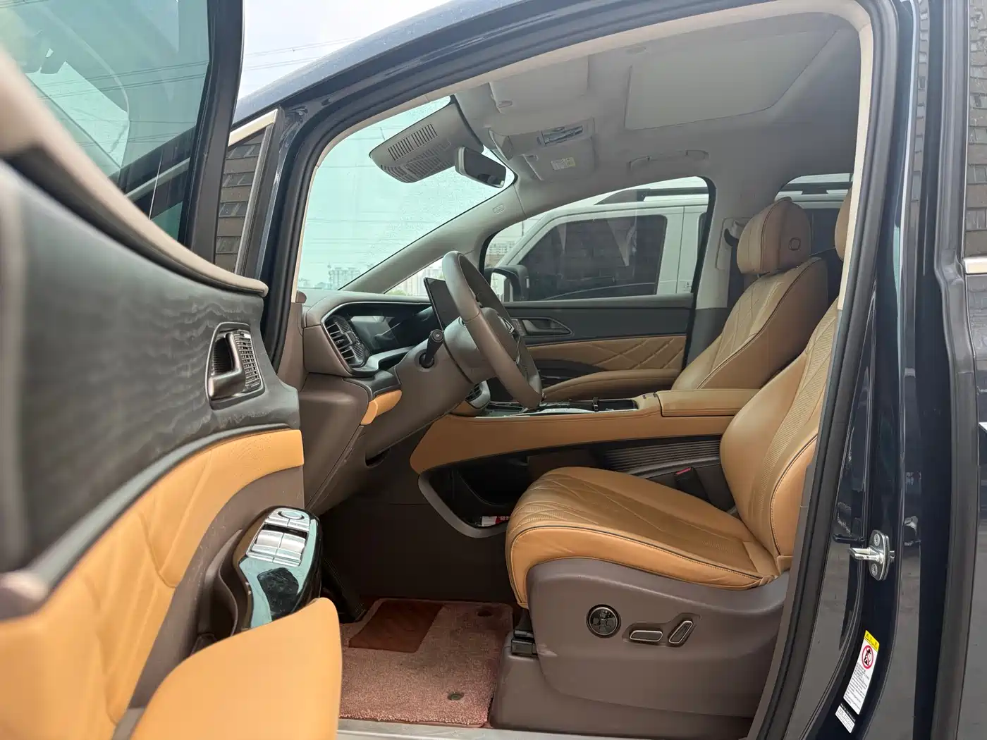 Denza D9 2022 DM-i 970 AWD Flagship фото 4