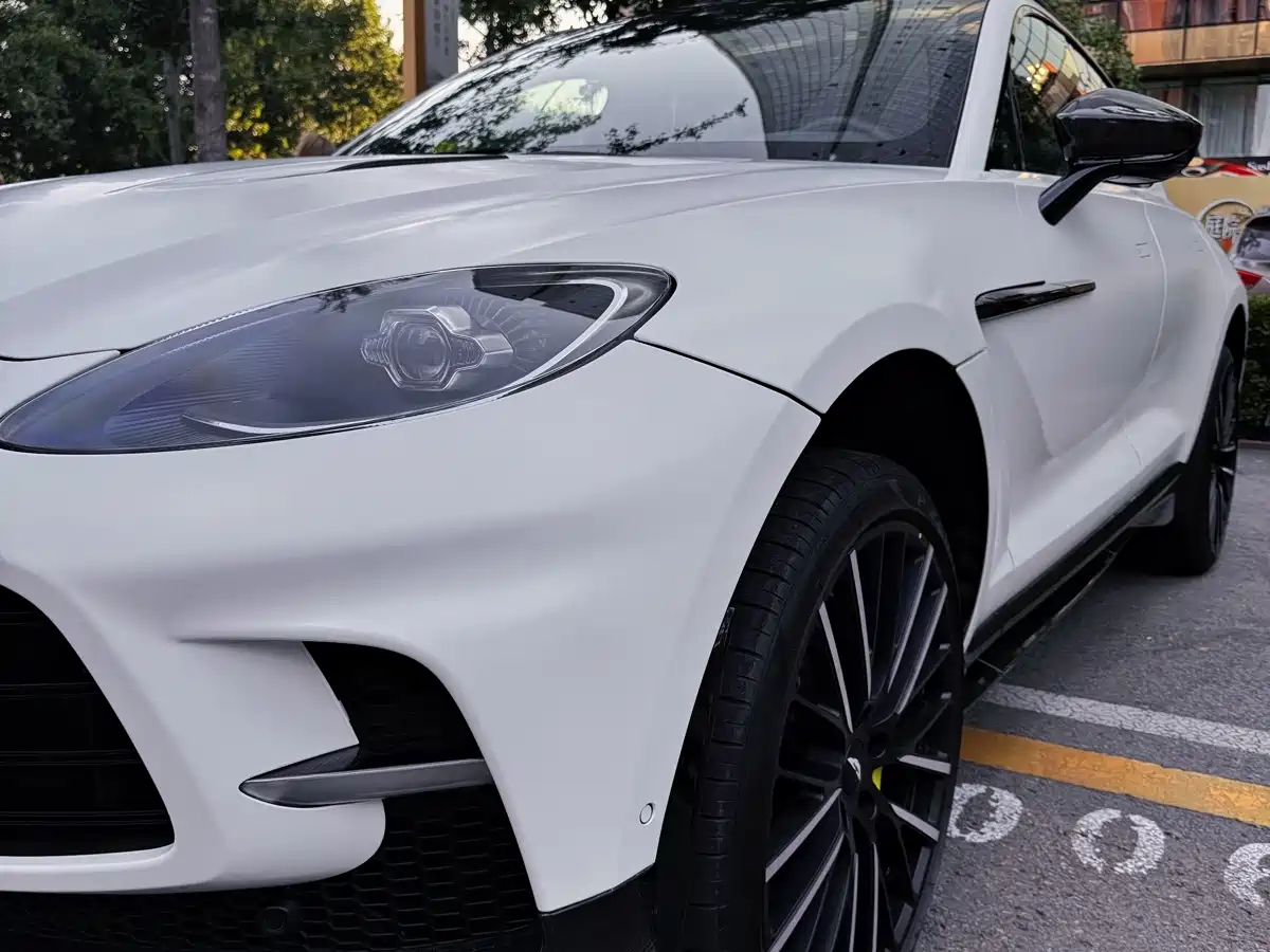 Aston Martin DBX
