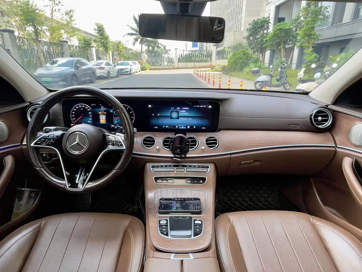 MERCEDES-BENZ E CLASS