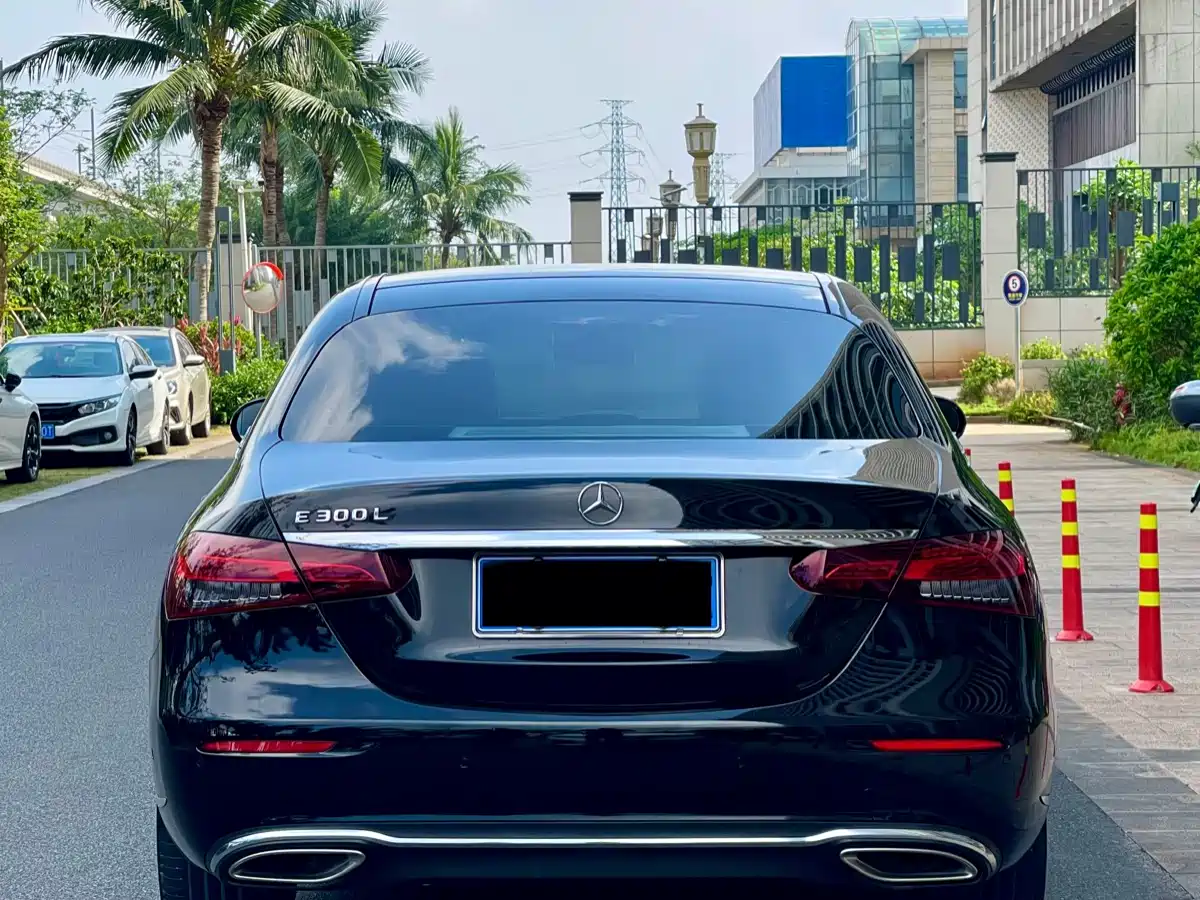 MERCEDES-BENZ E CLASS