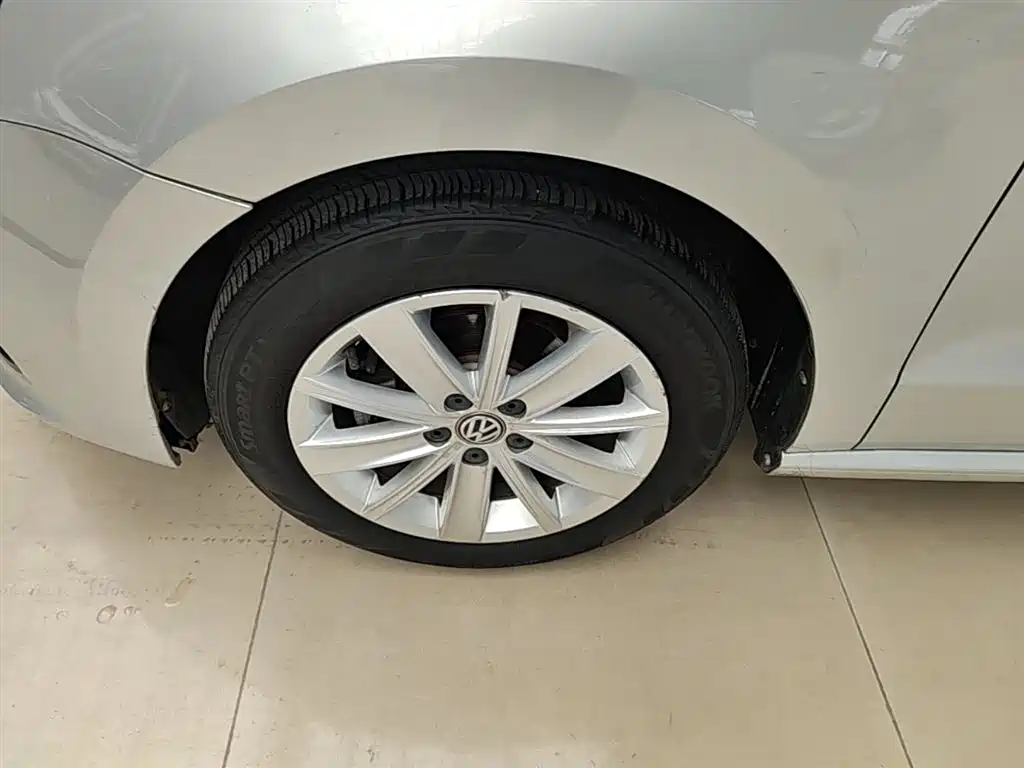 Volkswagen Polo 2014 1.4L Automatic Comfort Edition фото 23