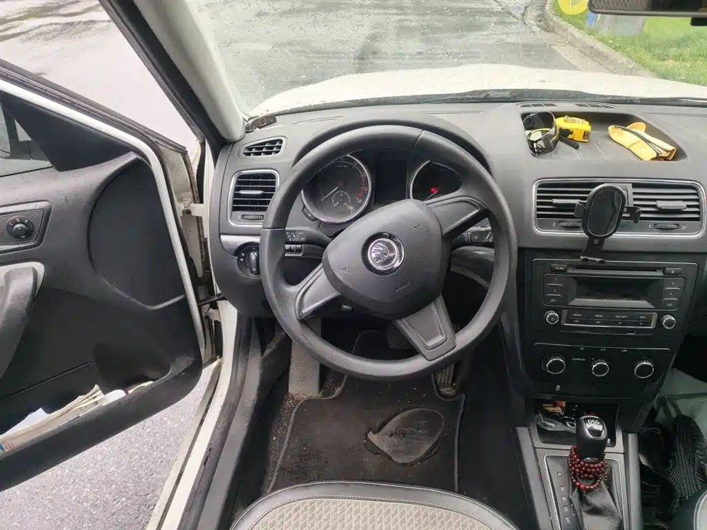 Škoda Yeti 2017 TSI280 DSG Brothers Edition фото 3