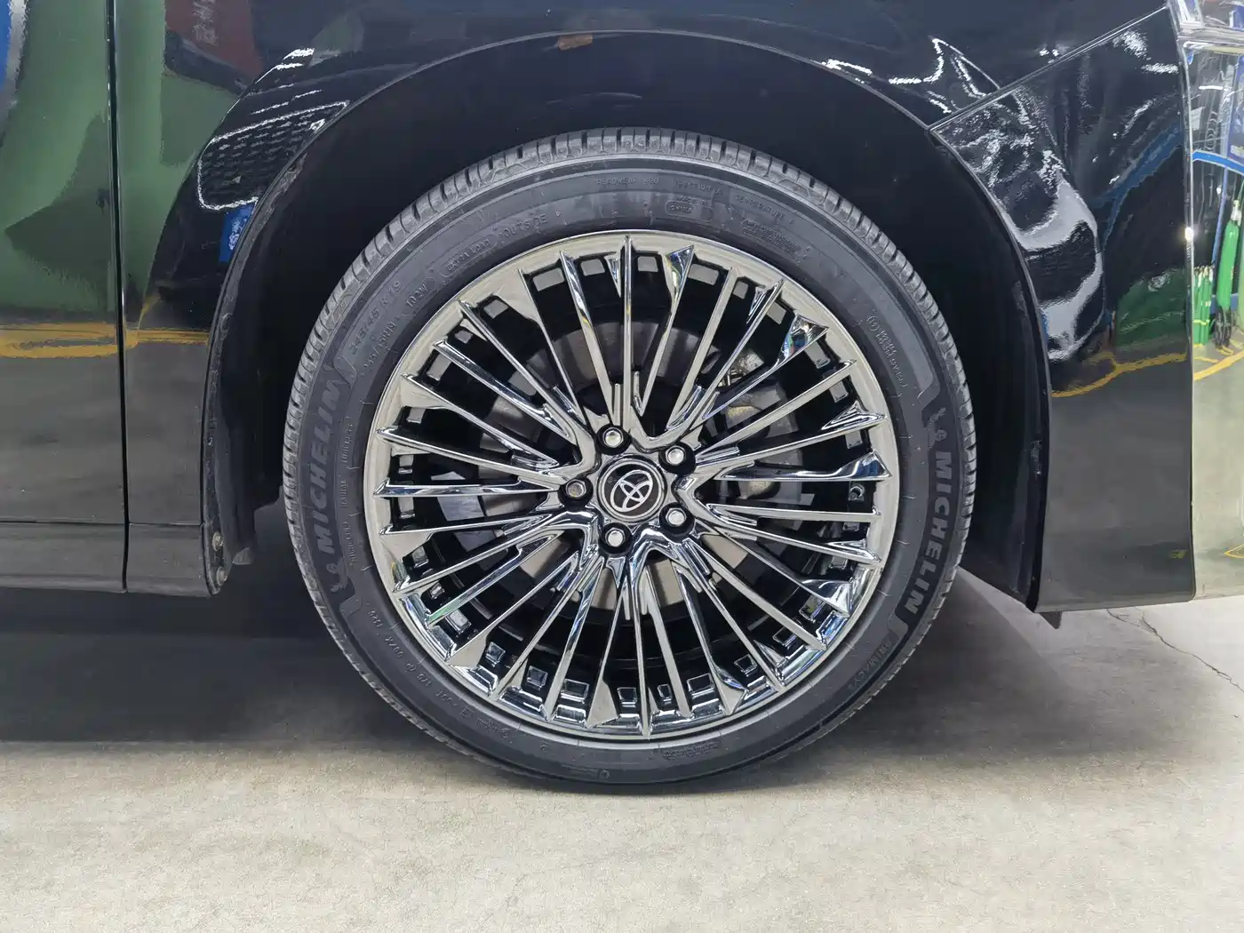 Toyota Vellfire 2021 Crown Hybrid 2.5L HV Premium Edition фото 24
