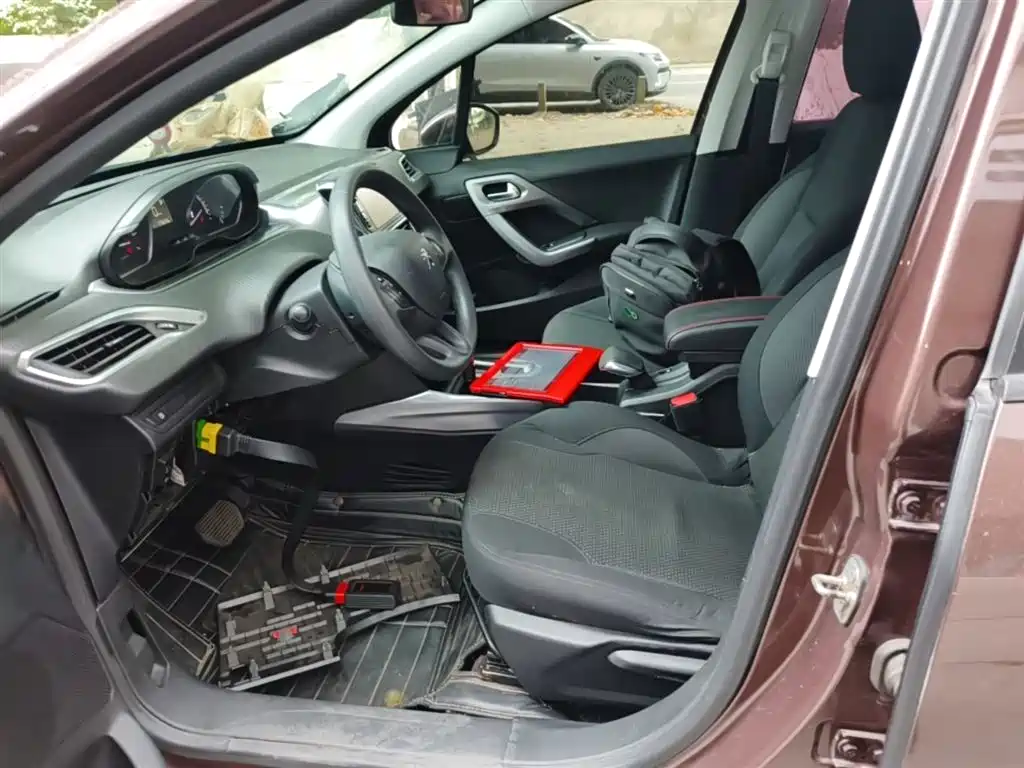 Peugeot 2008 2014 1.6L Automatic Fashion Edition фото 15