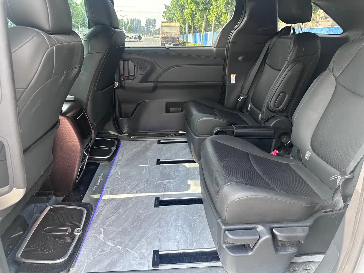 Toyota Sienna 2024 2.5L Hybrid AWD Luxury Edition фото 5