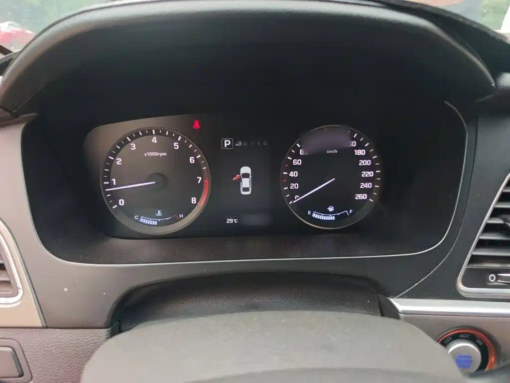 Photo 4 - Hyundai Sonata