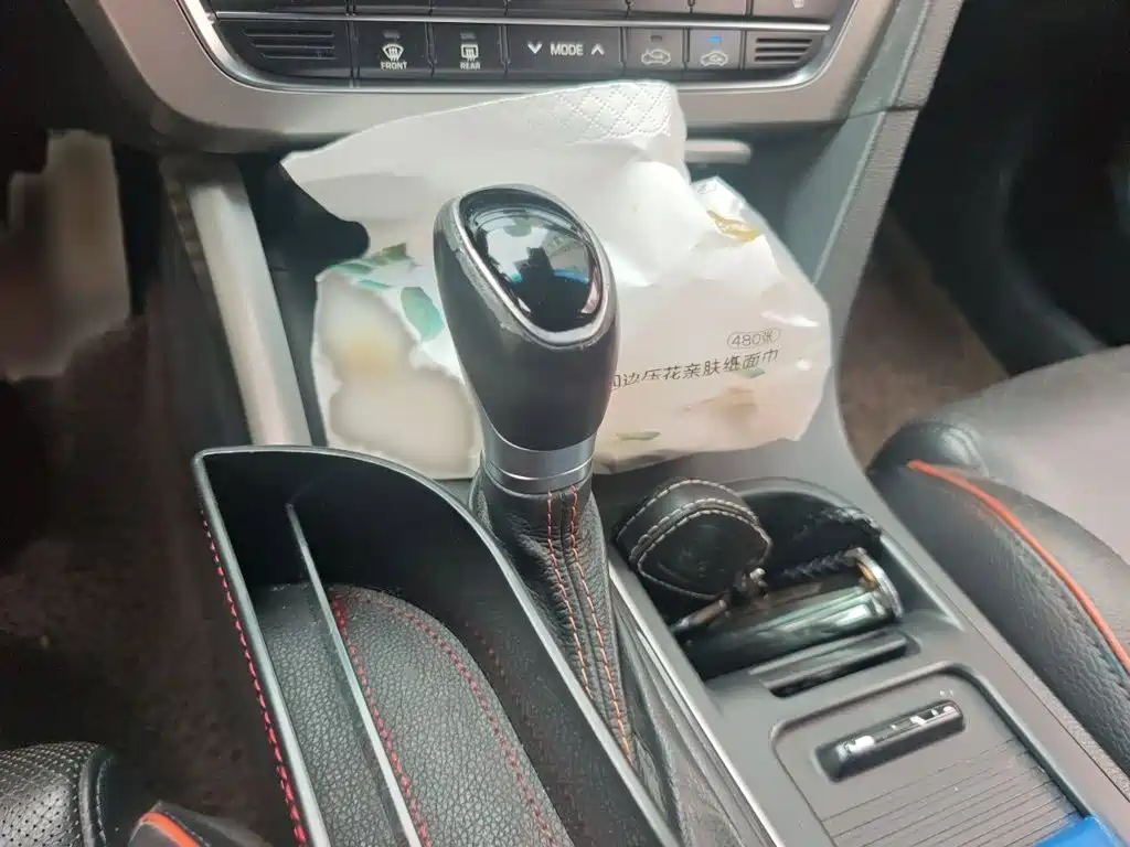 Photo 7 - Hyundai Sonata