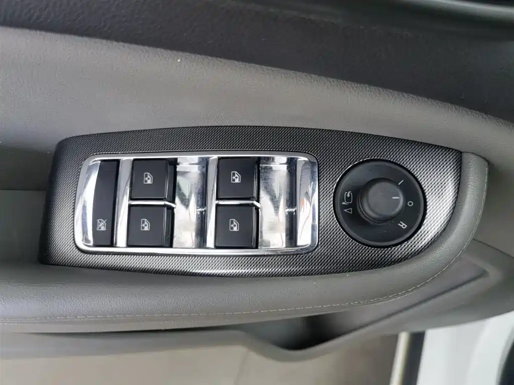 Chevrolet Malibu 2013 2.4L Automatic Luxury Edition фото 9