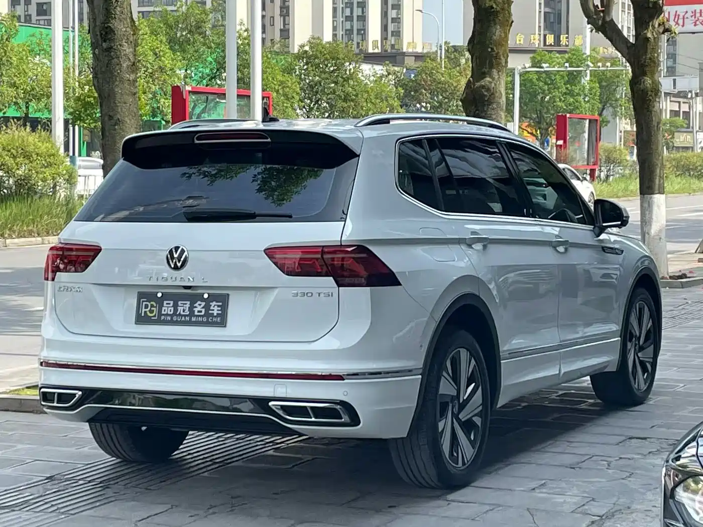 Volkswagen Tiguan L 2023 Facelift 330TSI Auto FWD R-Line Premium фото 9