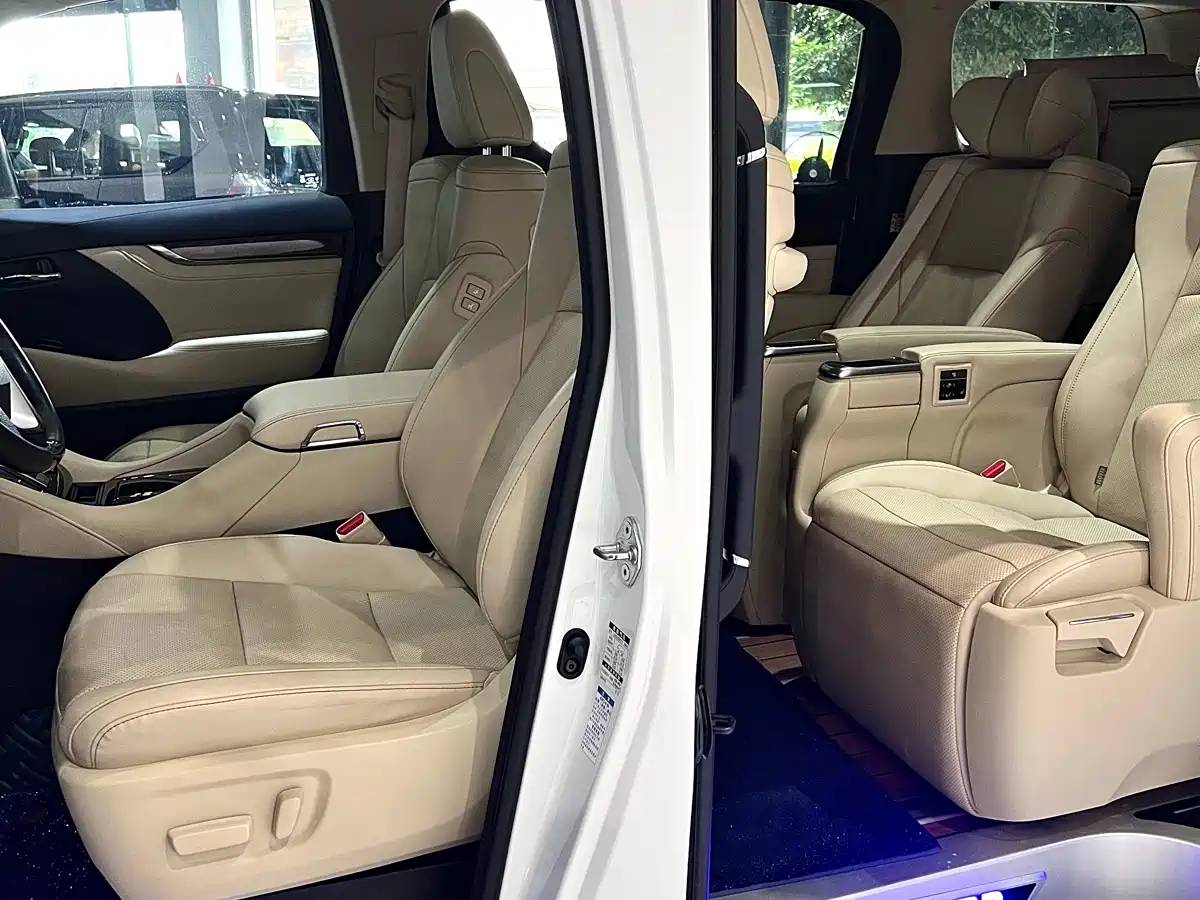 Toyota Alphard 2021 Hybrid 2.5L Luxury фото 46