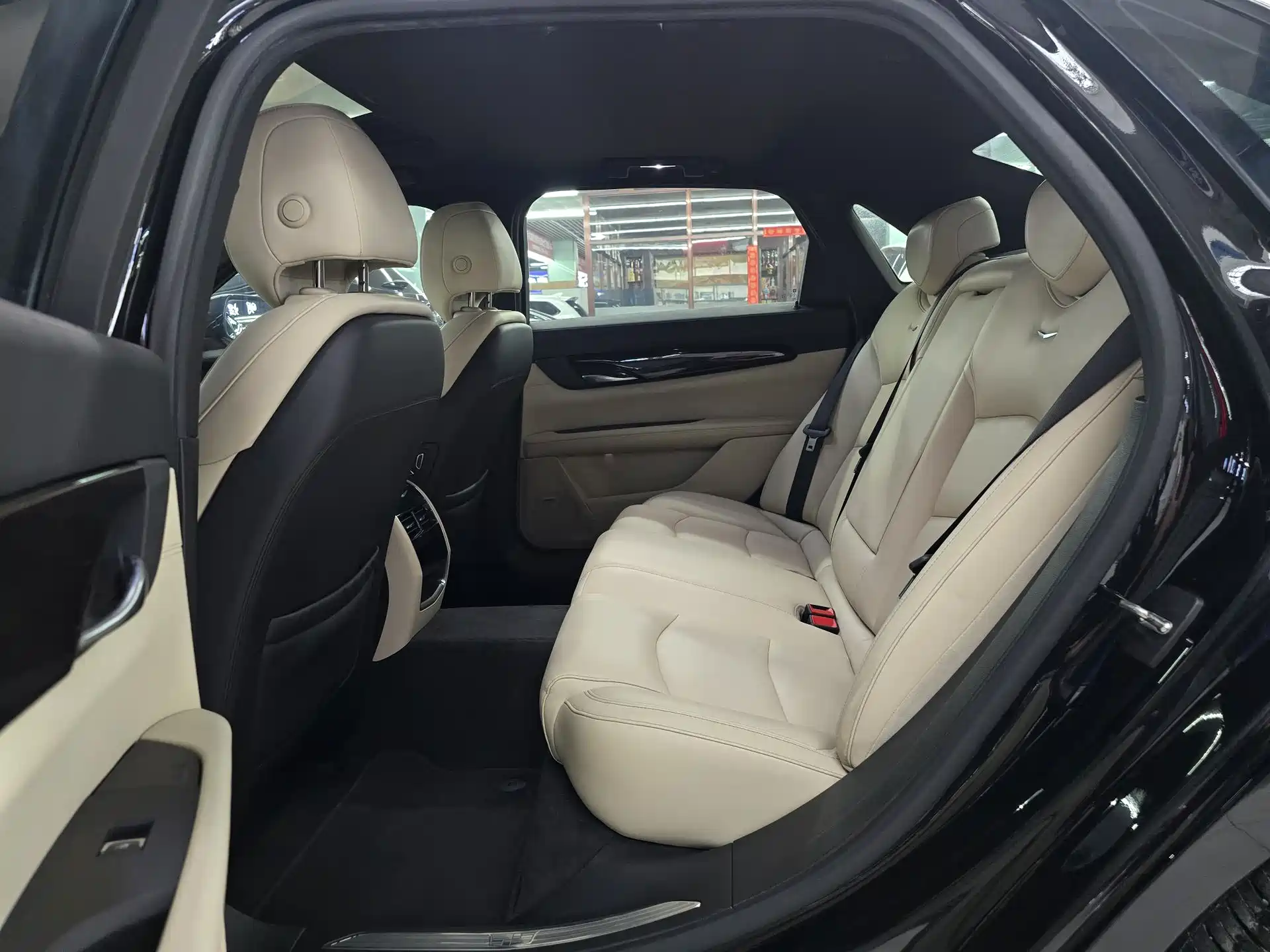 Фото 10 - Cadillac CT6