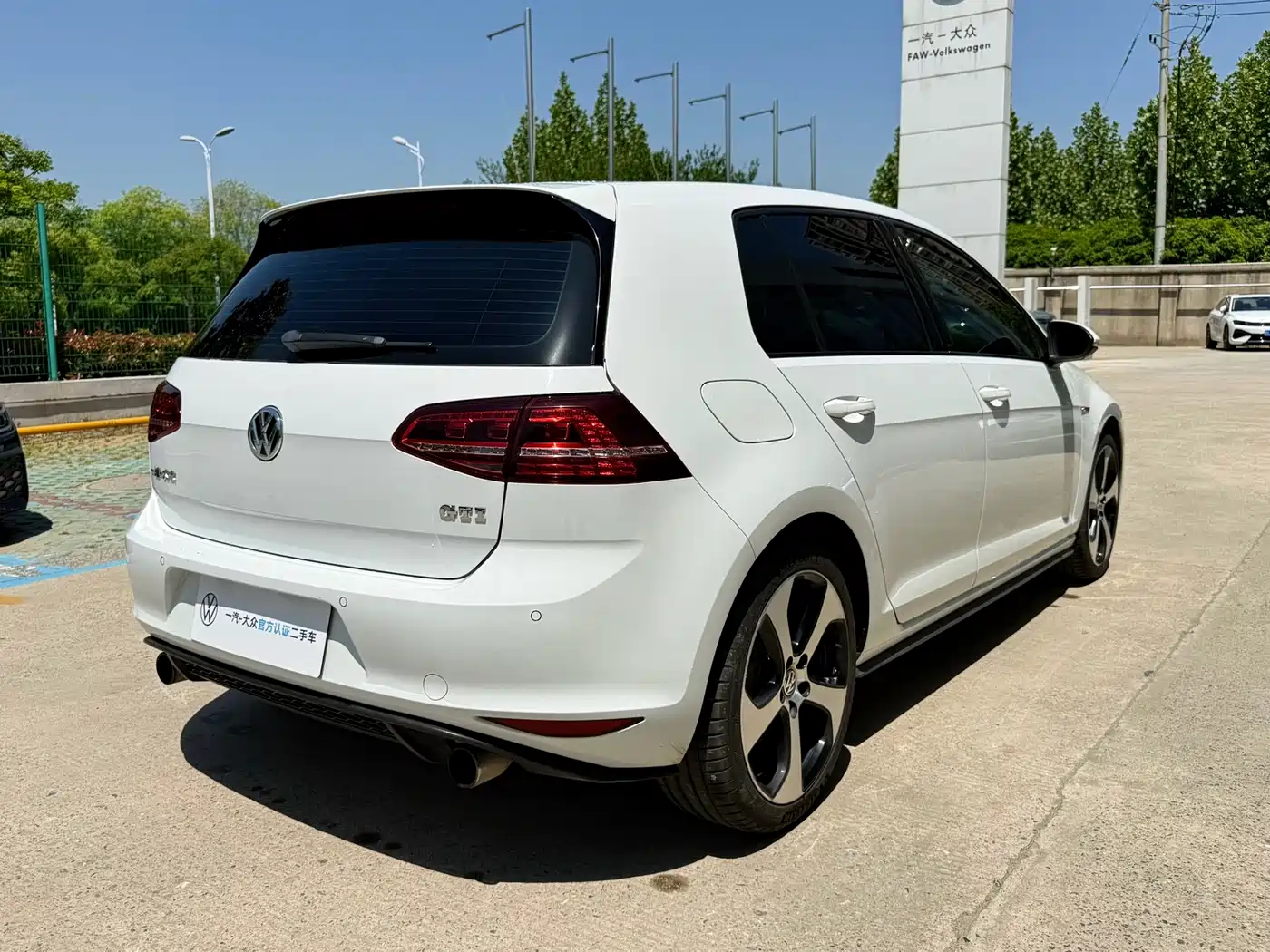 Volkswagen Golf GTI 2016 2.0TSI GTI фото 12