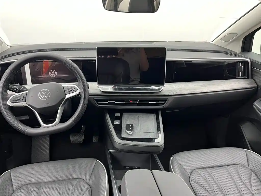 Volkswagen Talagon 2025 Model 450TSI AWD Premium 6-Seater фото 3