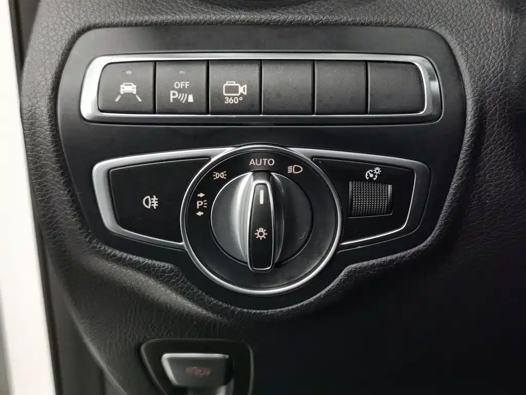 Mercedes-Benz GLC 2018 Facelift GLC 260 4MATIC Luxury фото 21