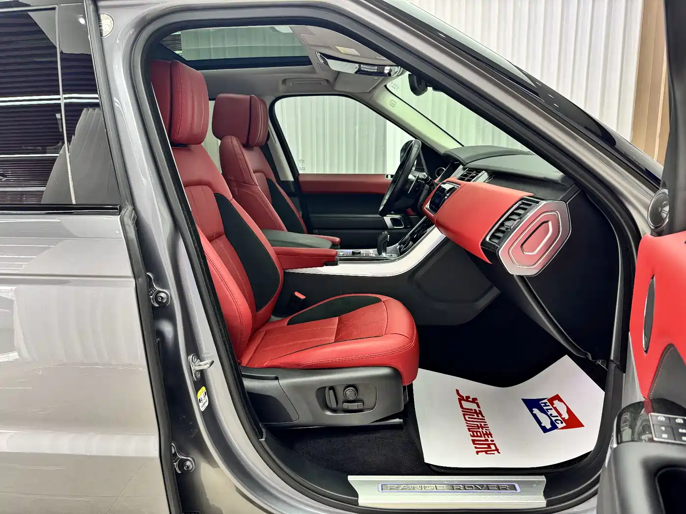 Land Rover Range Rover Sport 2022 3.0 L6 Gloss Black Edition фото 15