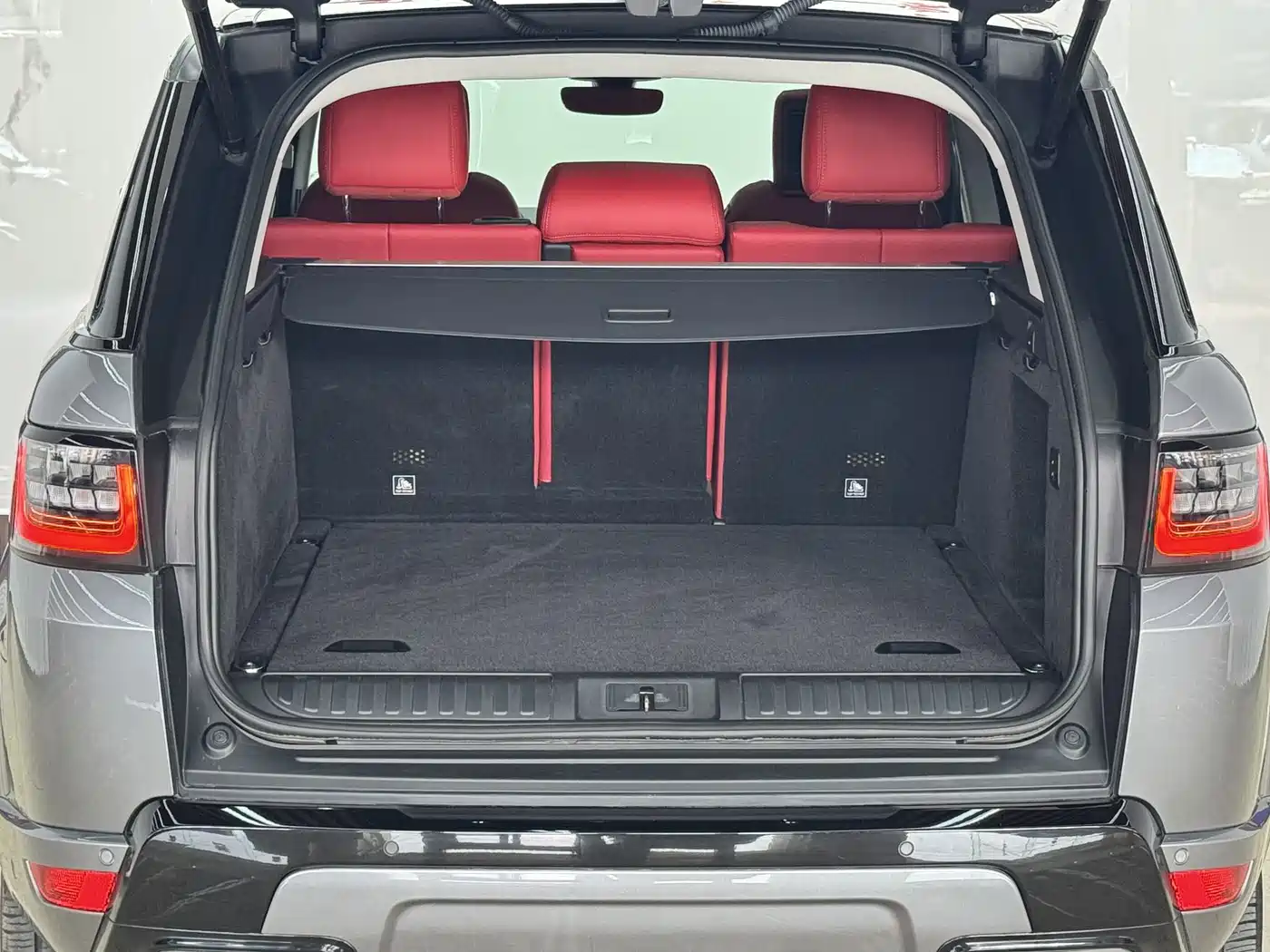 Land Rover Range Rover Sport 2022 3.0 L6 Gloss Black Edition фото 19