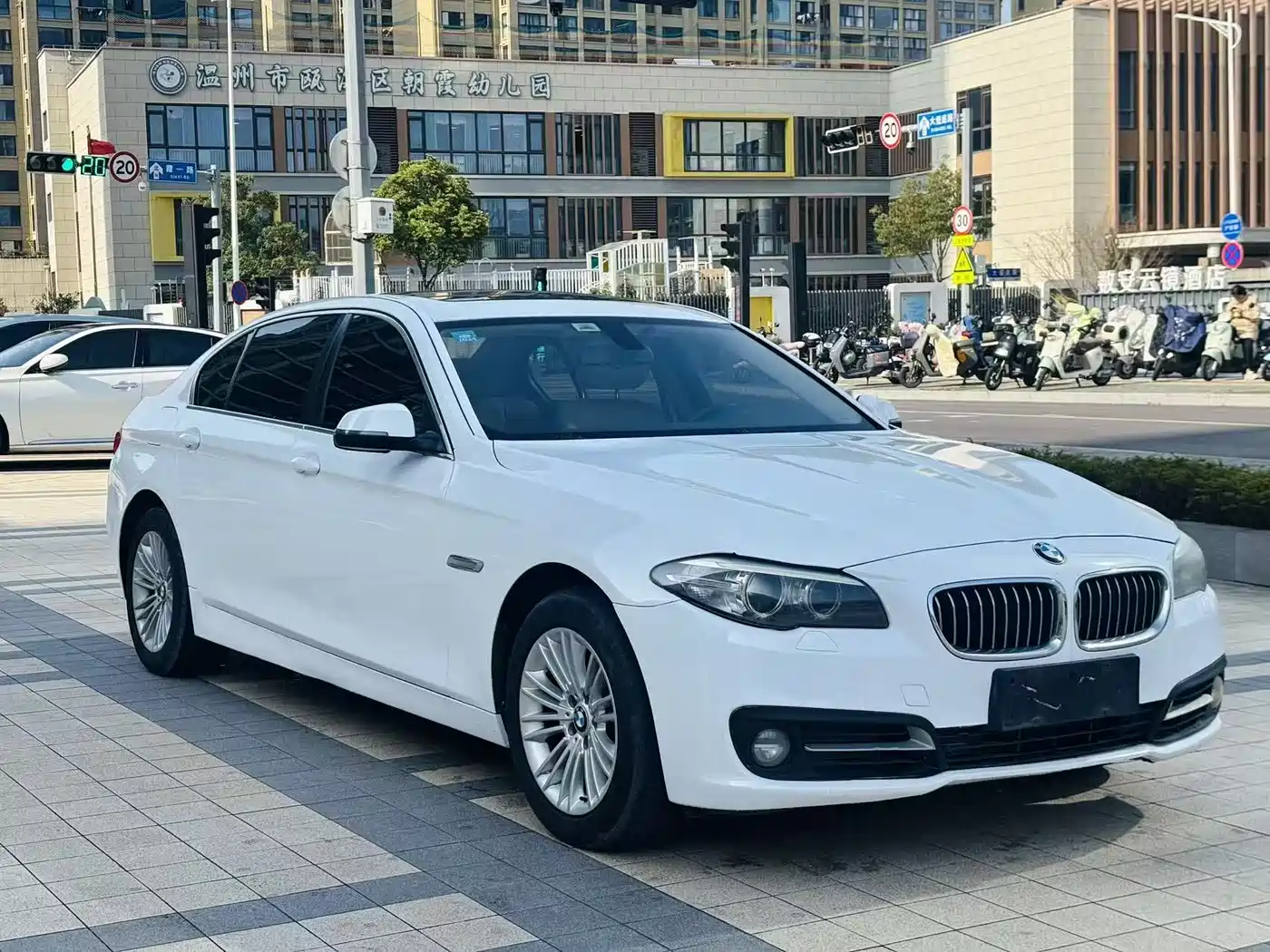 BMW 5 Series 2014 525Li Luxury Design Package фото 3