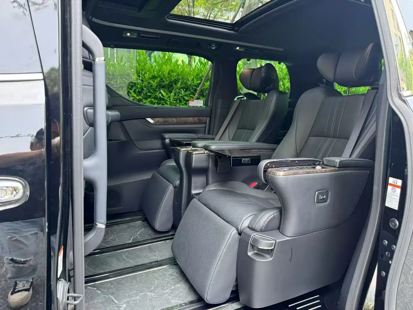 Toyota Alphard 2021 Hybrid 2.5L Ultimate фото 11