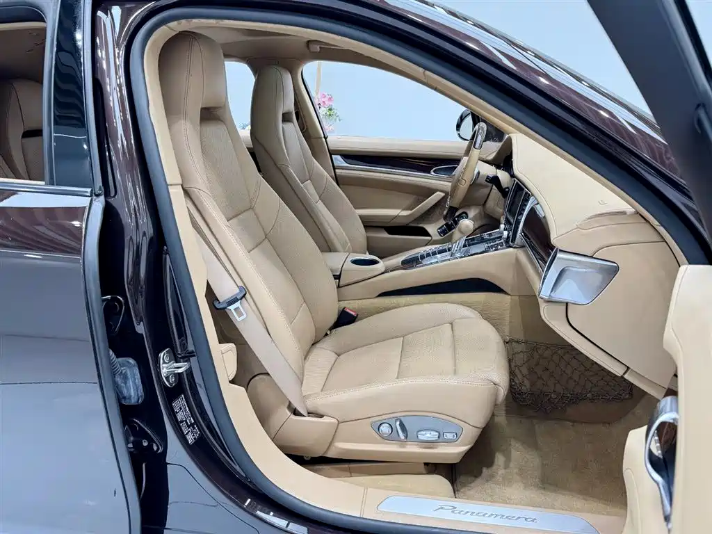 Porsche Panamera 2010 Panamera 4 3.6L фото 8