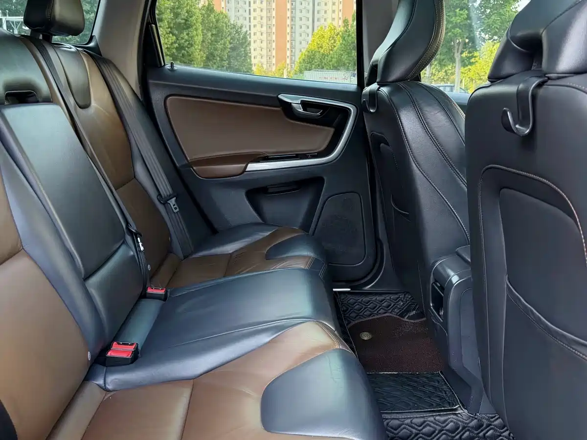 Volvo XC60 (Import) 2014 2015 T6 Momentum
