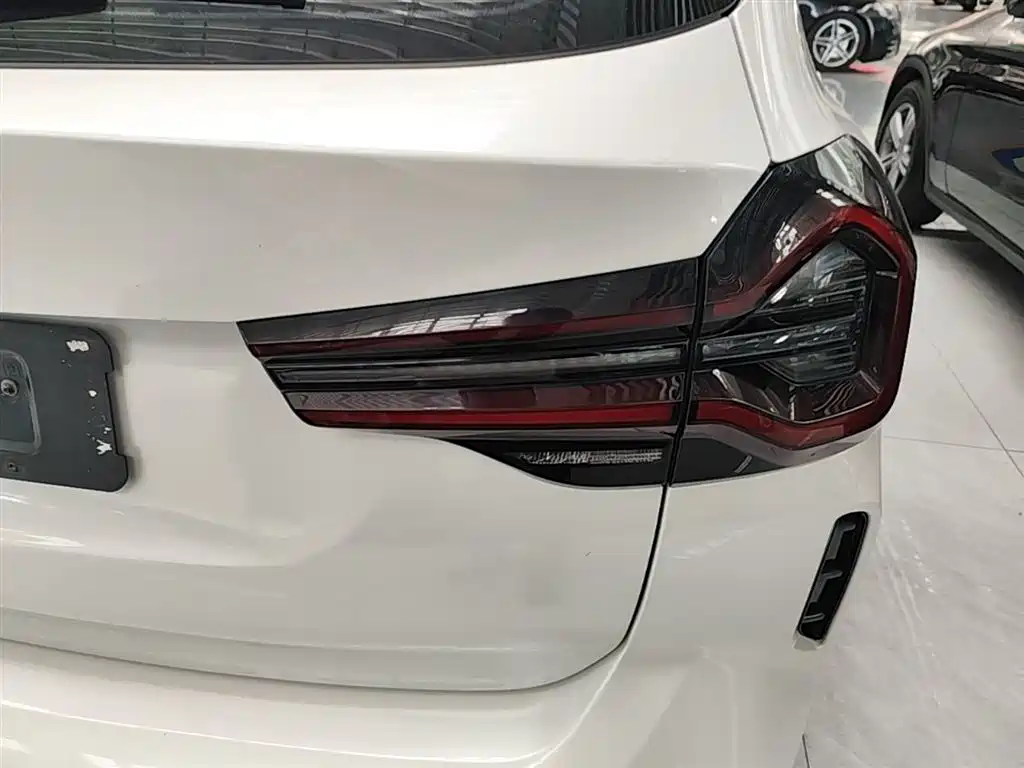 BMW iX3 2022 Leading Edition фото 8