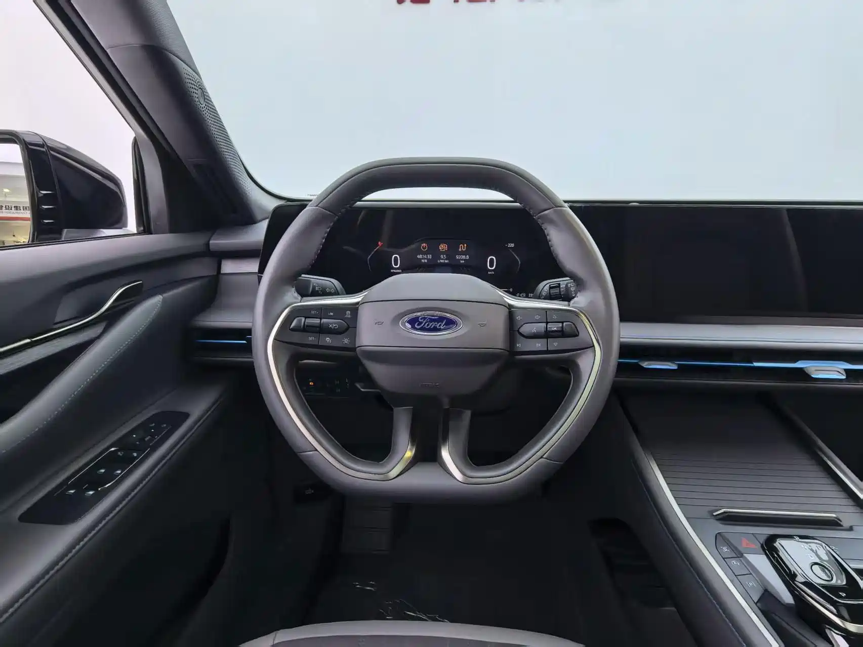Фото 13 - Ford Edge