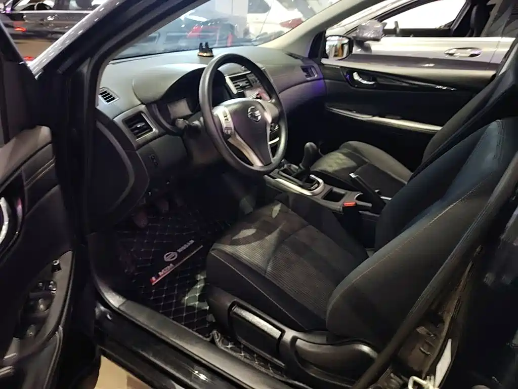 Фото 16 - Nissan Tiida