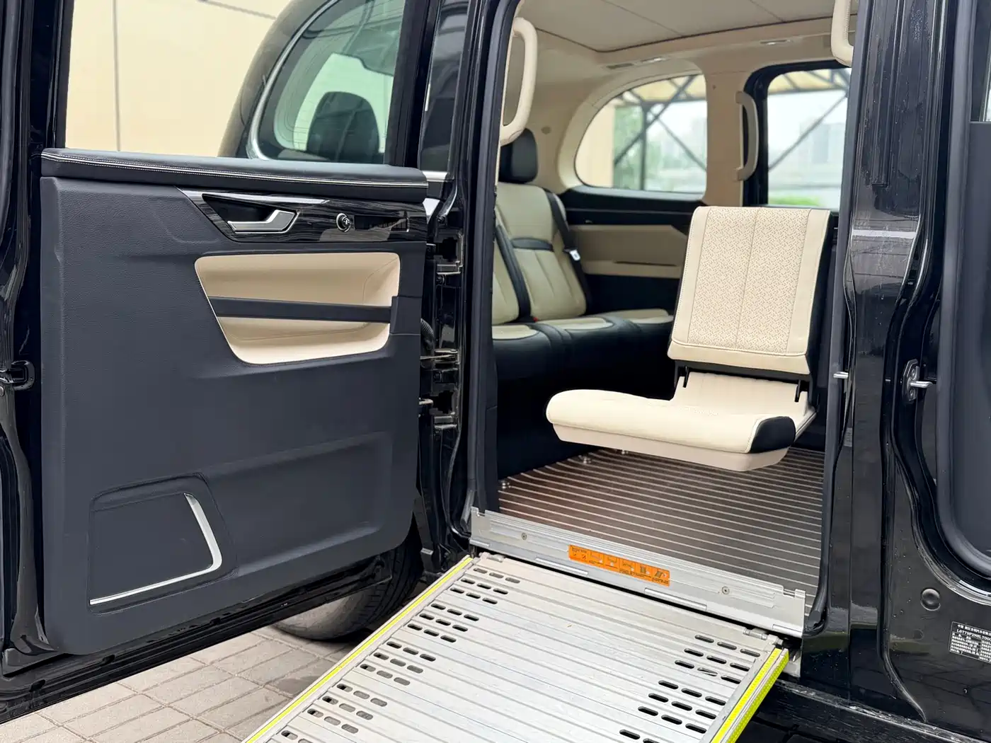 LEVC TX 2022 TX5 Extended Range Space Comfort Edition фото 37