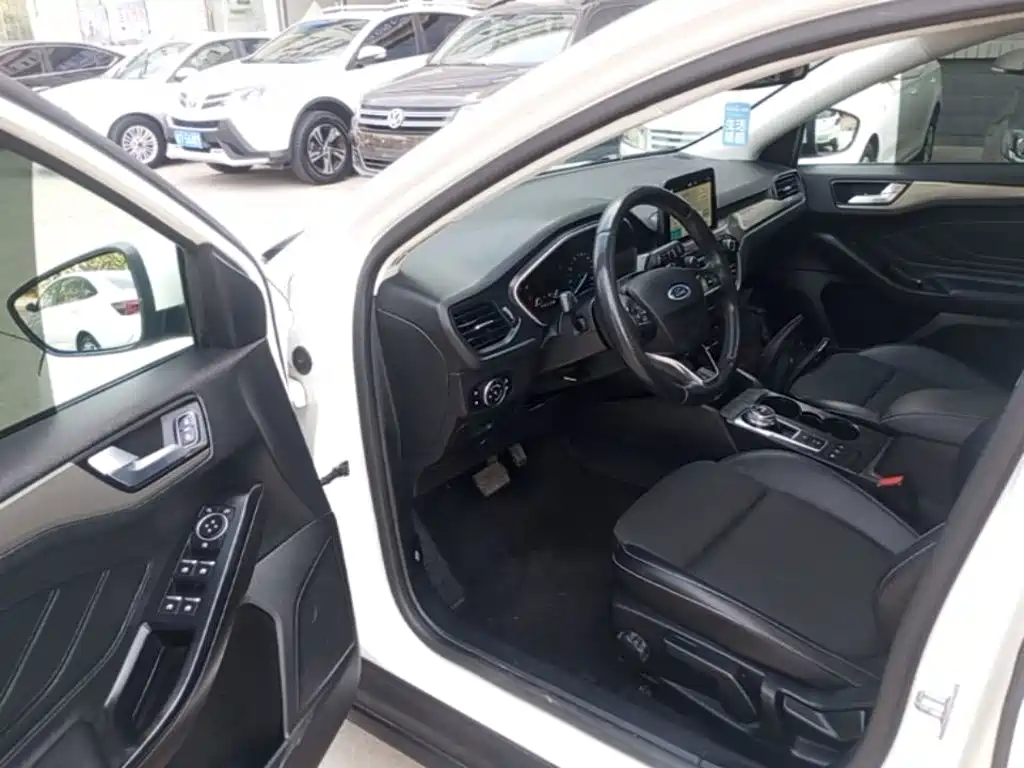 Photo 16 - Ford Focus