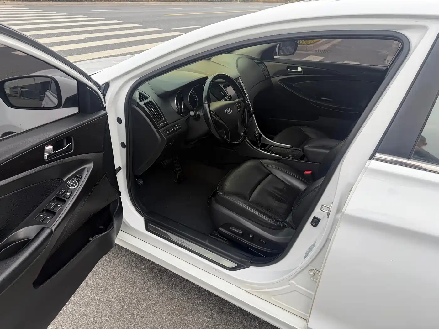 Hyundai Sonata 2013 2.0L Automatic Luxury Edition фото 4