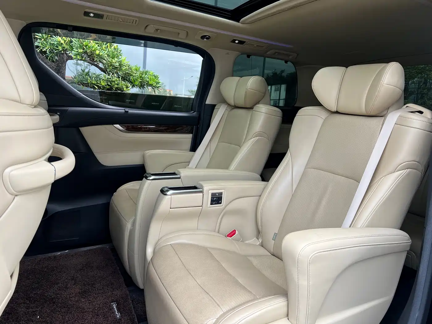 Toyota Alphard 2018 Facelift 3.5L Luxury Edition фото 3