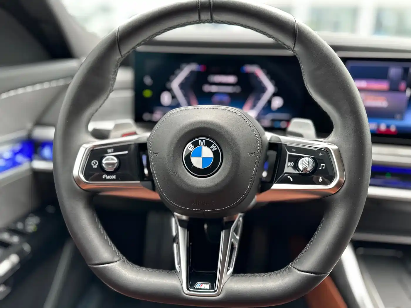 BMW 7 Series 2023 Facelift 740Li Exclusive M Sport Package фото 24