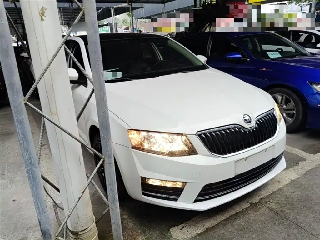 Škoda Octavia 2017 TSI280 DSG ZhiXing фото 4
