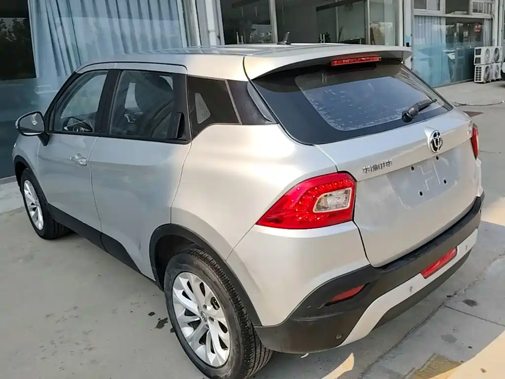 Фото 5 - Zhonghua V3