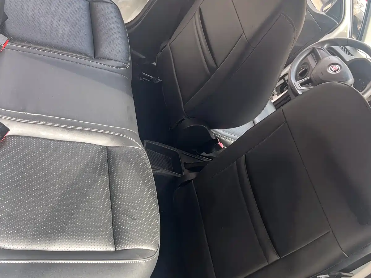 Škoda Fabia 2015 1.4L Automatic Pioneer Edition фото 8