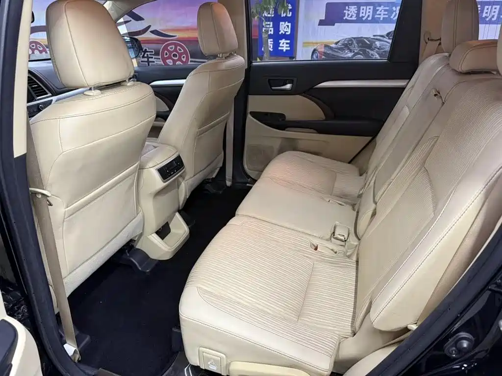 Toyota Highlander 2015 2.0T AWD Elite Edition 7-seater фото 7