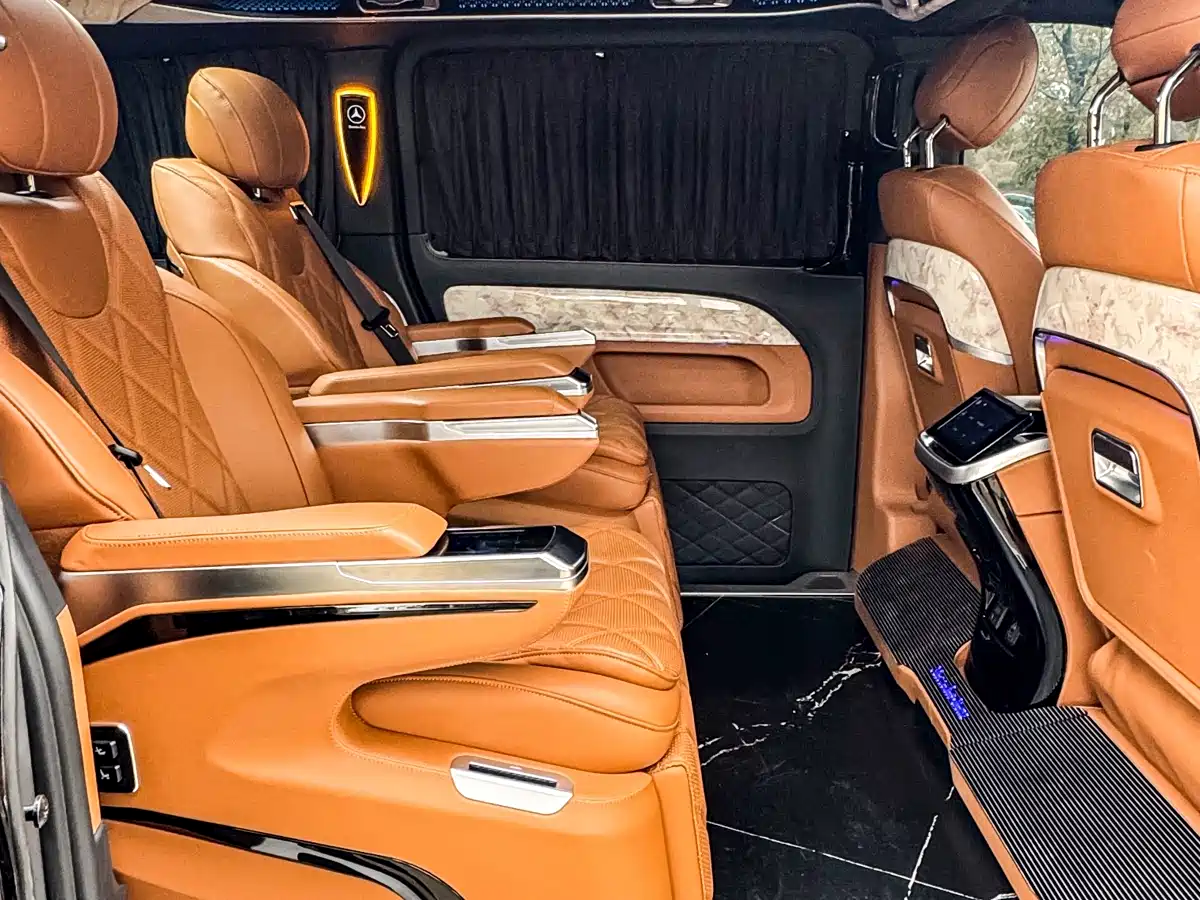 Mercedes-Benz Vito 2023 2.0T Business 7-Seater фото 16